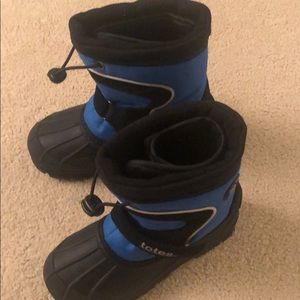 Winter shoes little boys size 12 black and blue